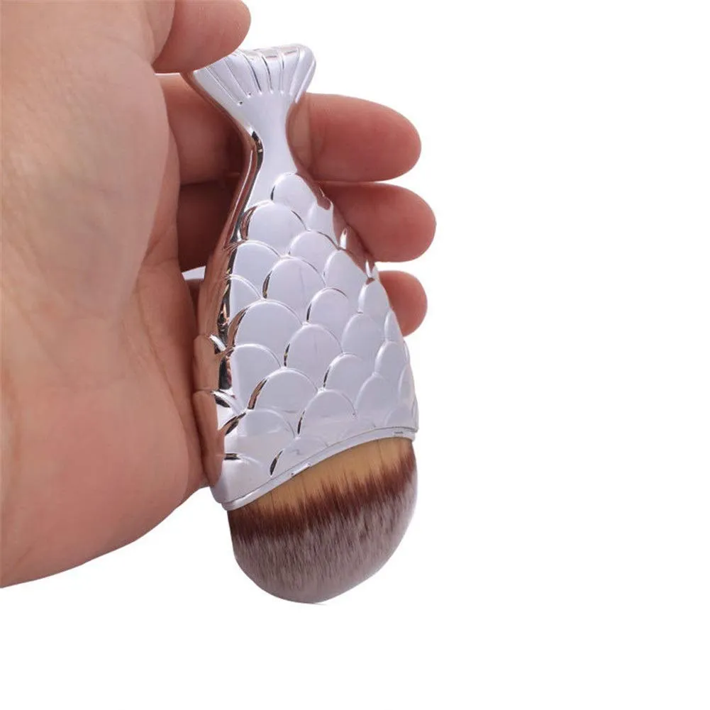 AKOAK 1 Pack Portable Mermaid Tail Makeup Brush, Exquisite Fishtail Shape Foundation Brush, Blush Brush, Beauty Makeup Tool (Silver) silver